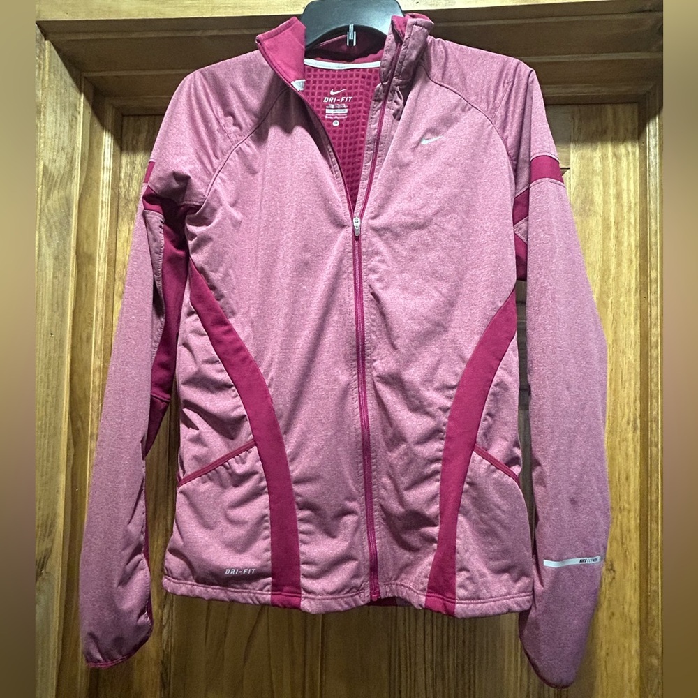 Nike Women’s activewear jacket sized medium